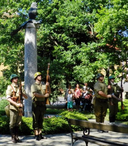 Emlékmenet a katonahősökért 2017 32
